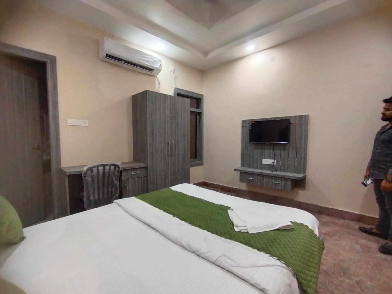Hotel Utsav Palace 坎普尔 外观 照片