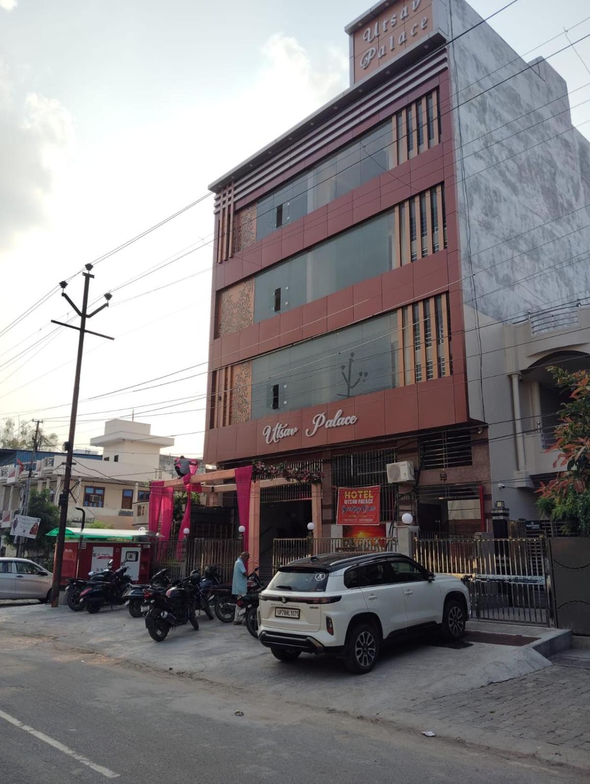 Hotel Utsav Palace 坎普尔 外观 照片