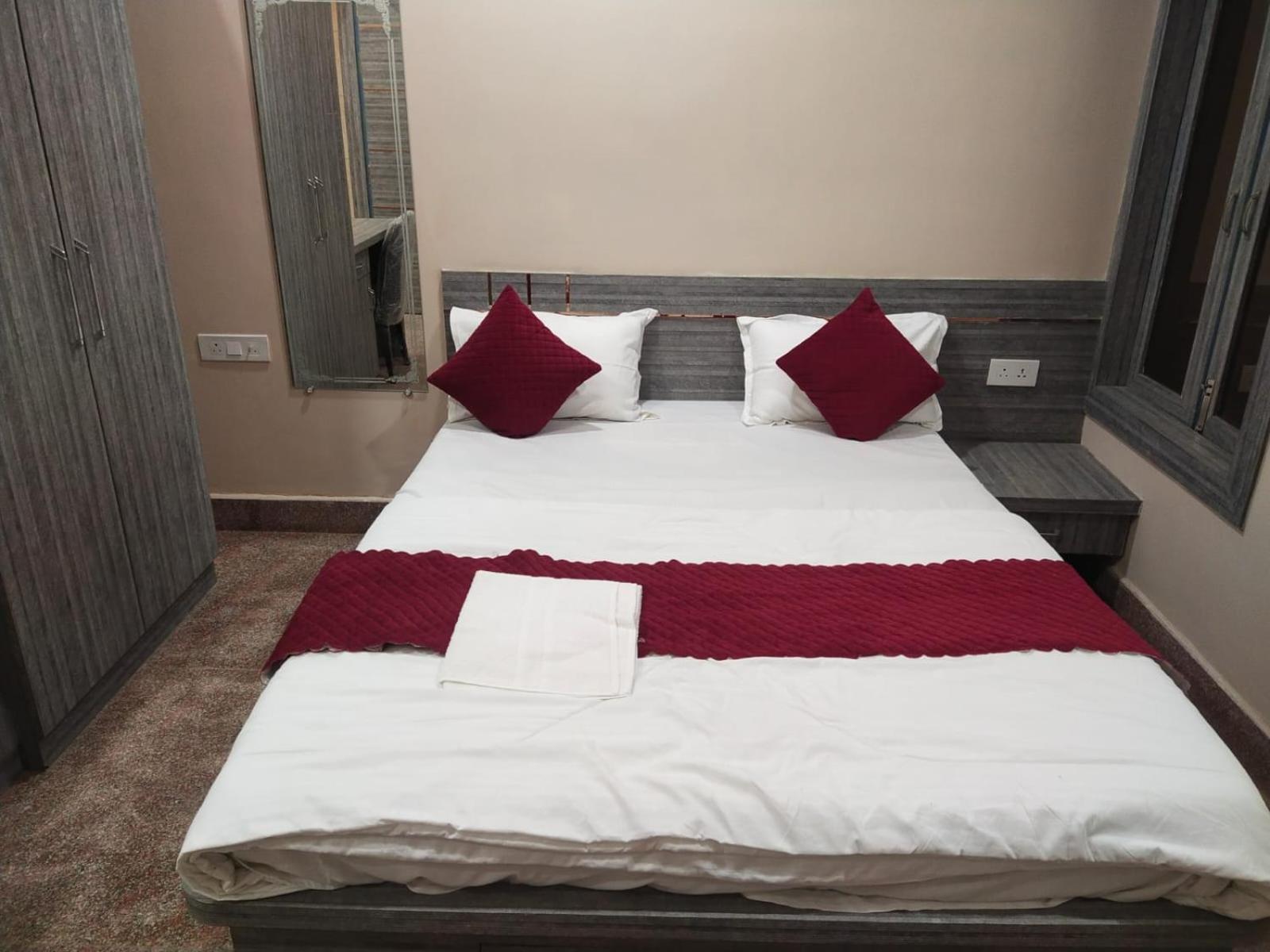 Hotel Utsav Palace 坎普尔 外观 照片