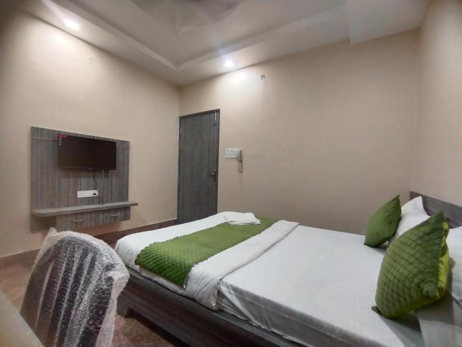 Hotel Utsav Palace 坎普尔 外观 照片