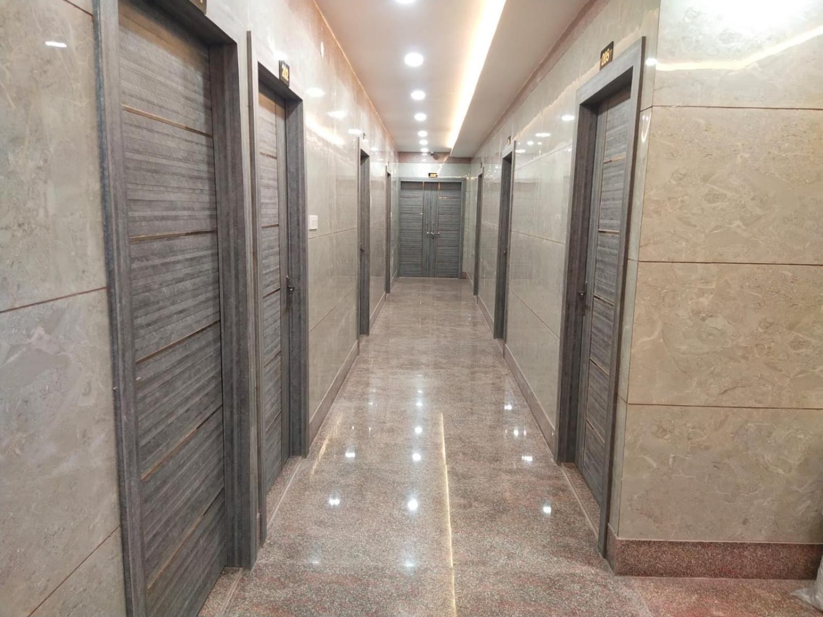 Hotel Utsav Palace 坎普尔 外观 照片