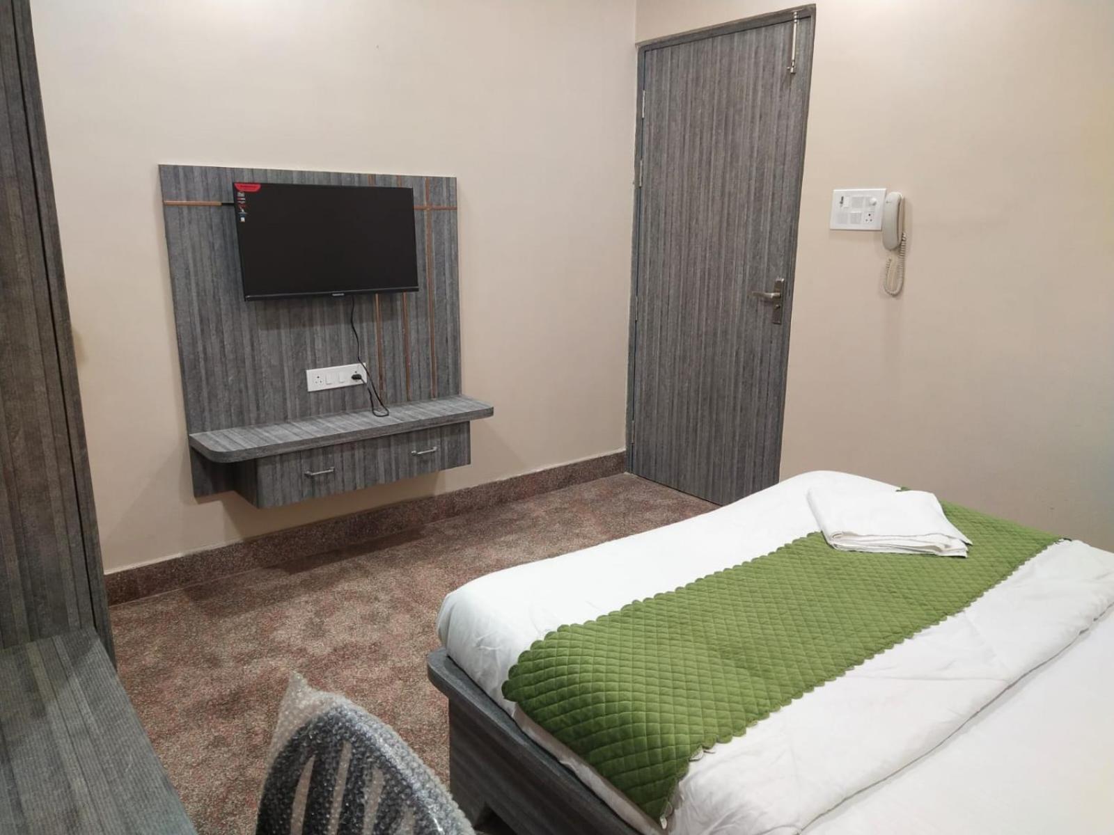 Hotel Utsav Palace 坎普尔 外观 照片